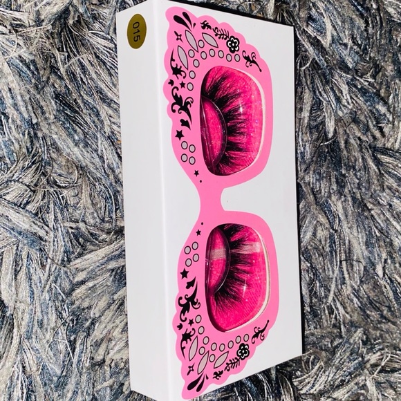 Eyelashes - Picture 2 of 2